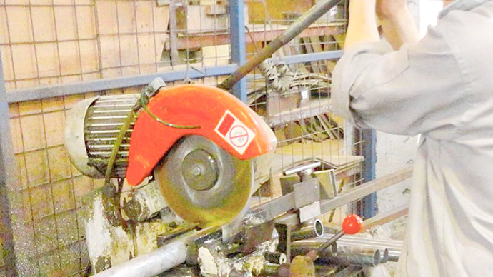 不銹鋼樓梯護欄圓盤鋸開料 不銹鋼樓梯護欄圓盤鋸開料