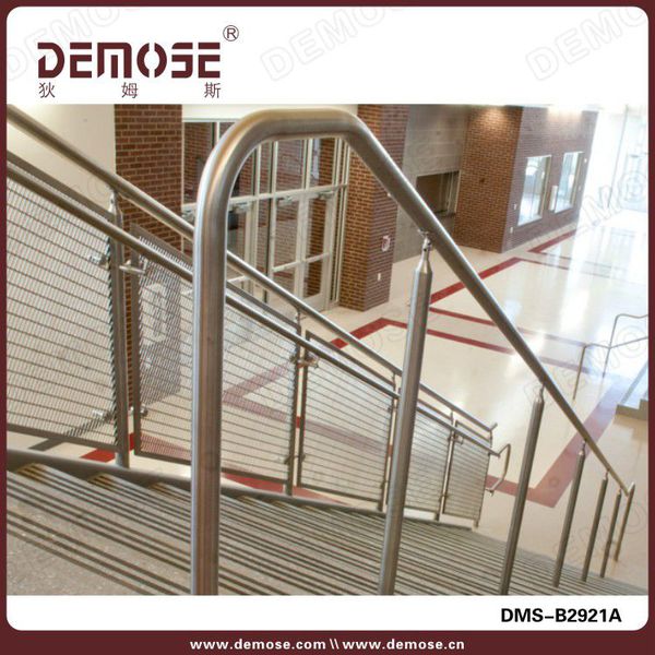 4 不銹鋼樓梯護(hù)欄