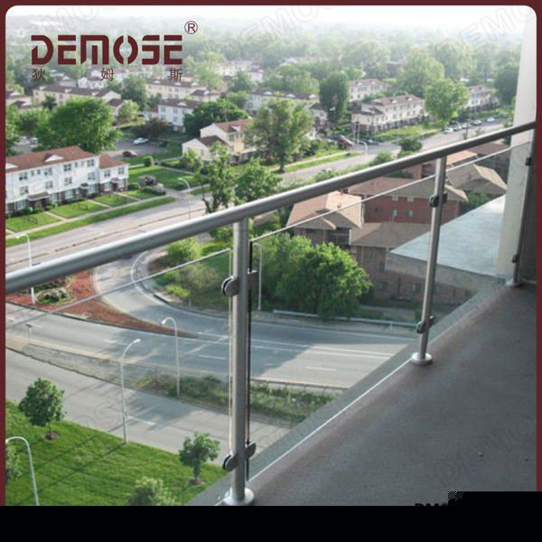 陽(yáng)臺(tái)不銹鋼玻璃欄桿