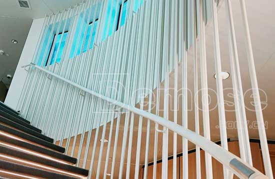 不銹鋼樓梯是否能夠進行定制?需要自己安裝嗎