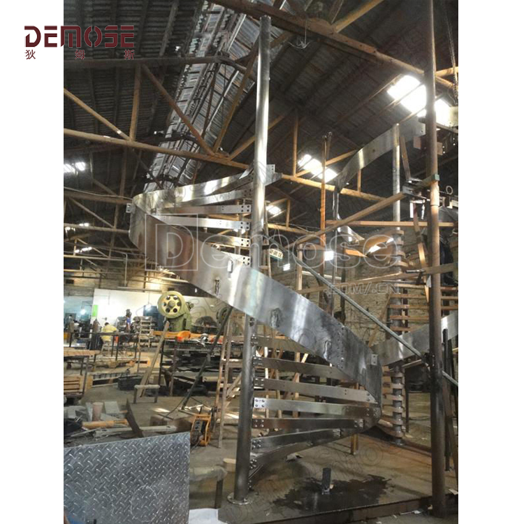 挪威405不銹鋼旋轉樓梯試裝