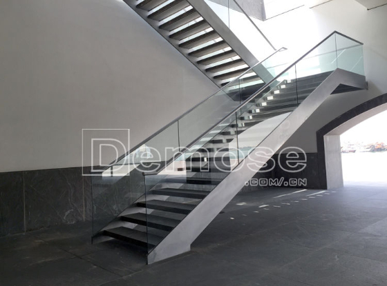 樓梯扶手材質怎么選擇?