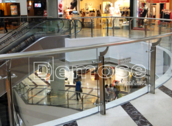 弧形玻璃欄桿的加工定制