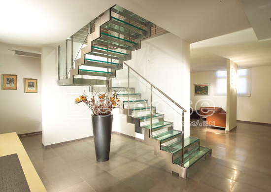 如何通過不銹鋼樓梯扶手增加家居的美觀度?