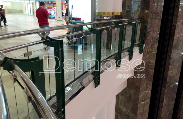 商場玻璃欄桿圖片 商場玻璃欄桿圖片