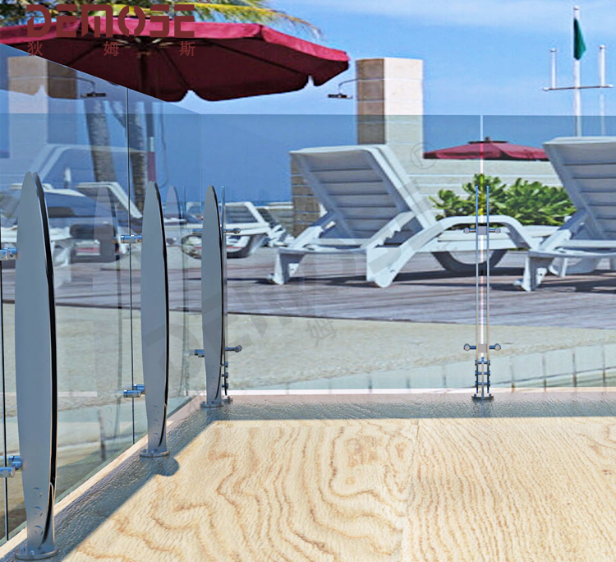 用鋼化玻璃護欄設計時尚且現(xiàn)代的外觀