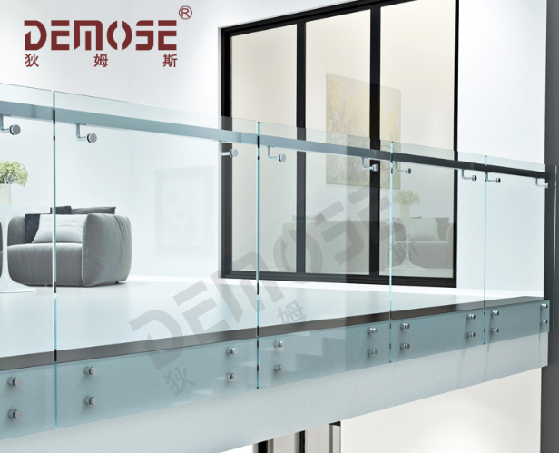 玻璃防護(hù)欄桿圖片 玻璃防護(hù)欄桿圖片