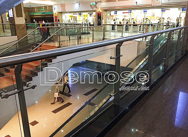 商業(yè)場(chǎng)所中不銹鋼欄桿的獨(dú)特魅力