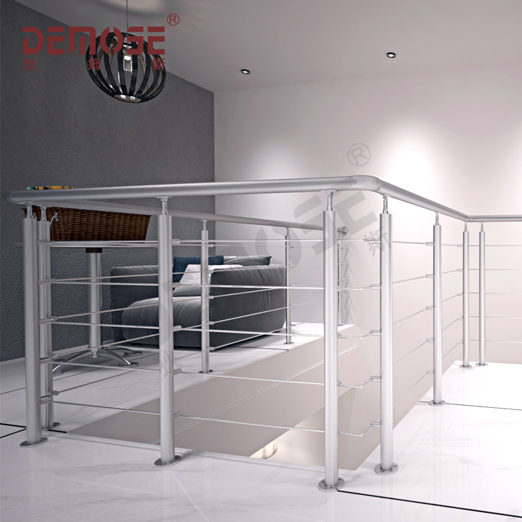 不銹鋼欄桿 vs 鐵藝欄桿:全面對(duì)比與選購(gòu)指南