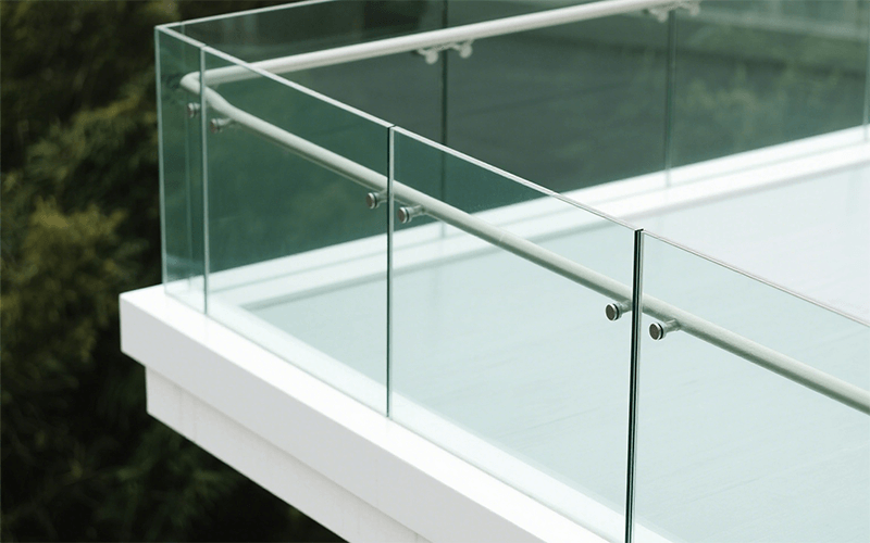 玻璃欄桿為您的空間提供現(xiàn)代優(yōu)雅、一覽無余的視野